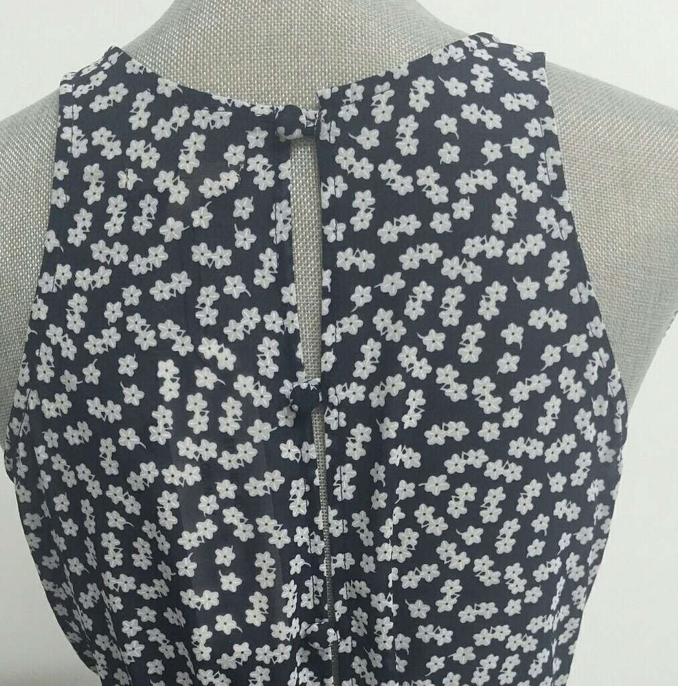 High neck sleeveless floral dress - Picture 7 of 8